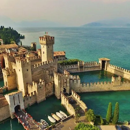 Mimosa Con Piscina - Affitti Brevi Italia * Sirmione